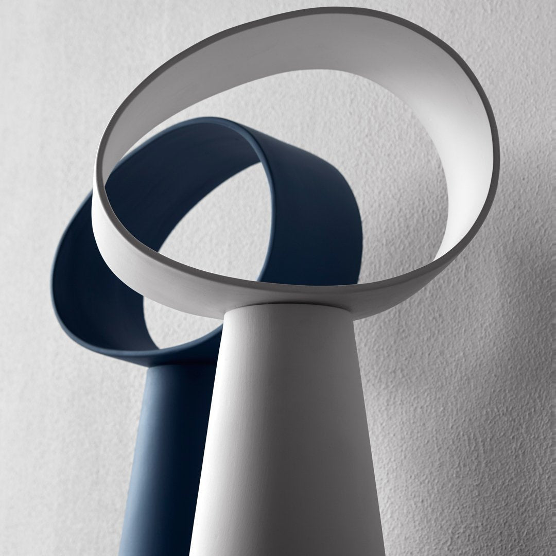 EclipseGlow - Table Lamp with Sleek Design and Atmospheric Lighting
