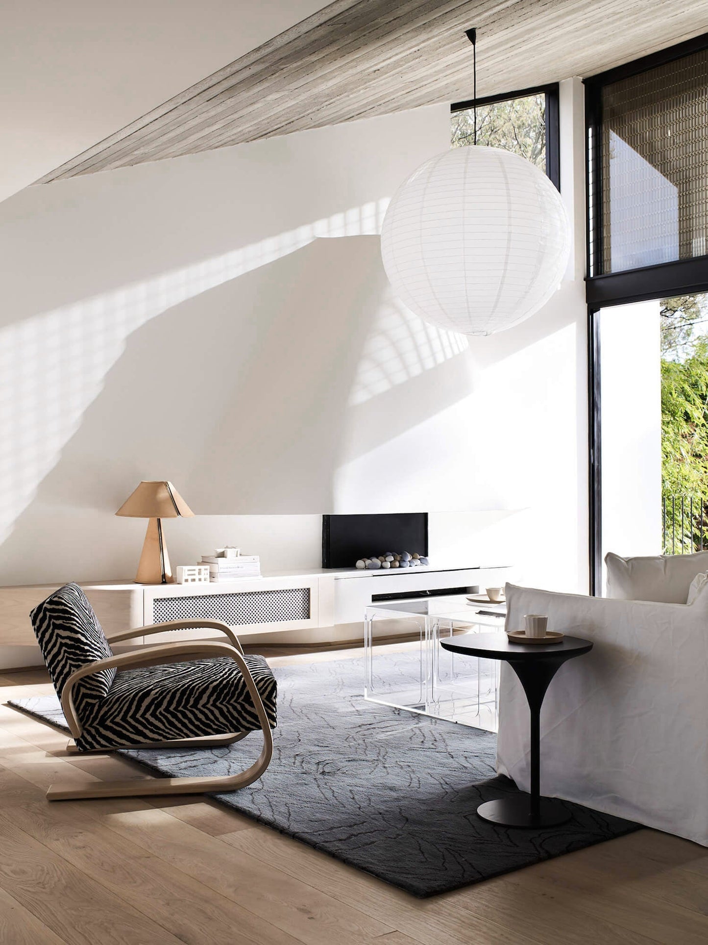 LumenLeaf - Stylish Desk Lamp