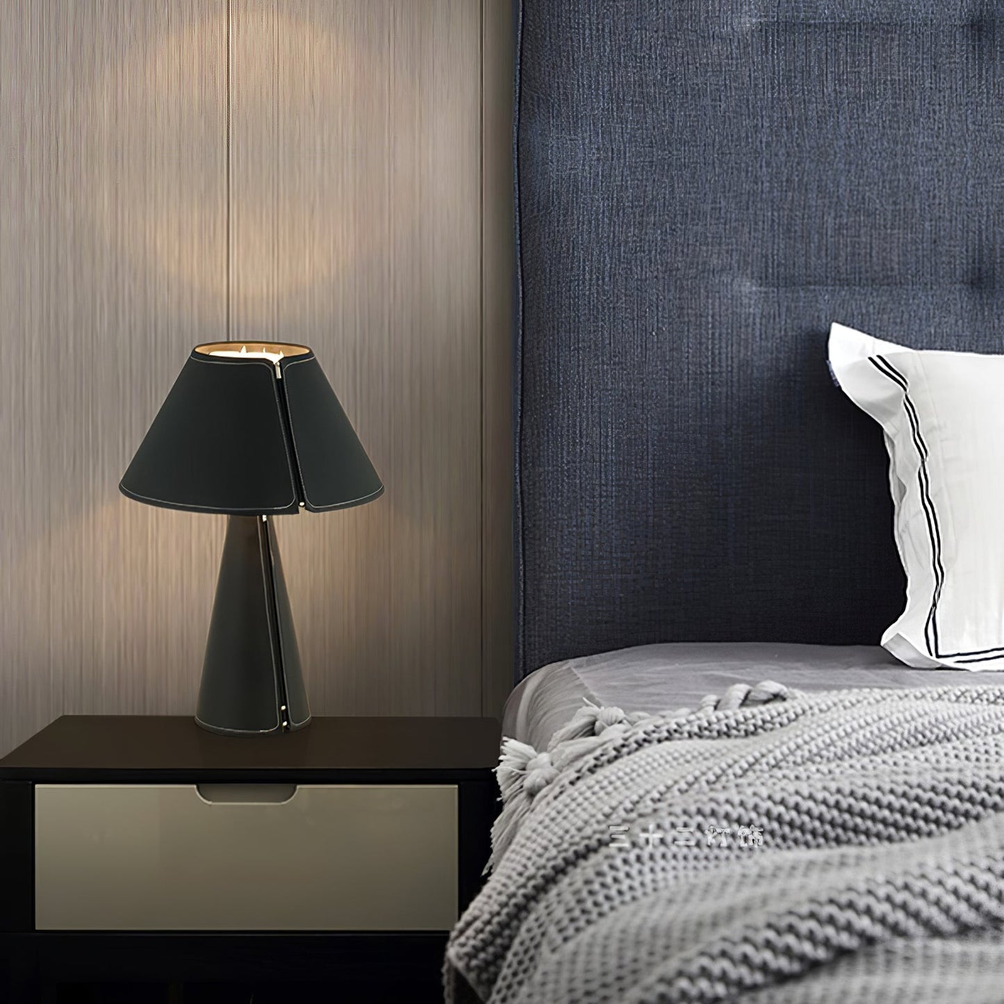 LumenLeaf - Stylish Desk Lamp