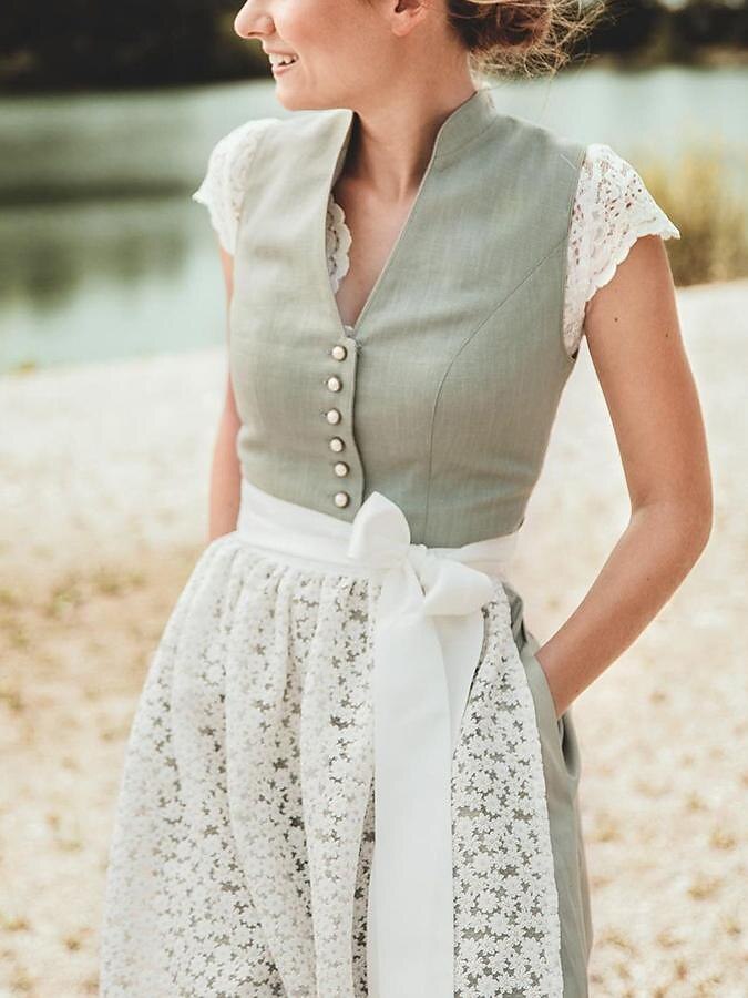 Elegant dirndl dress in green – Oktoberfest | With floral lace apron for a stylish traditional look 2