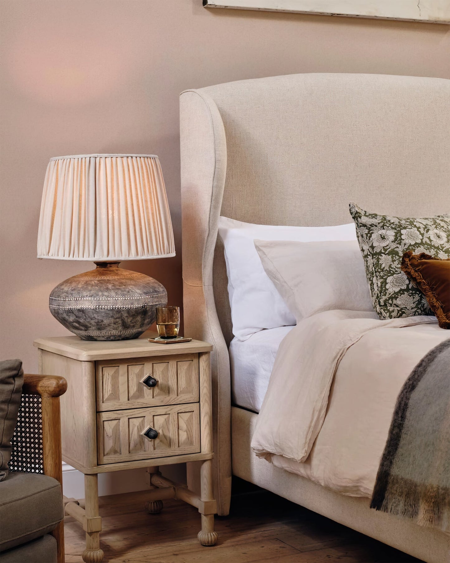 CeramiGlow - Elegant Table Lamp