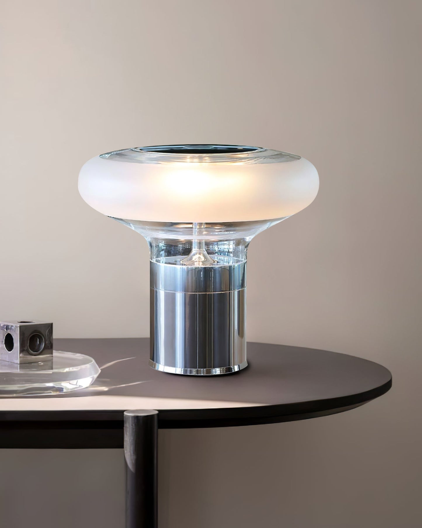 LuxeFive - Modern Table Lamp