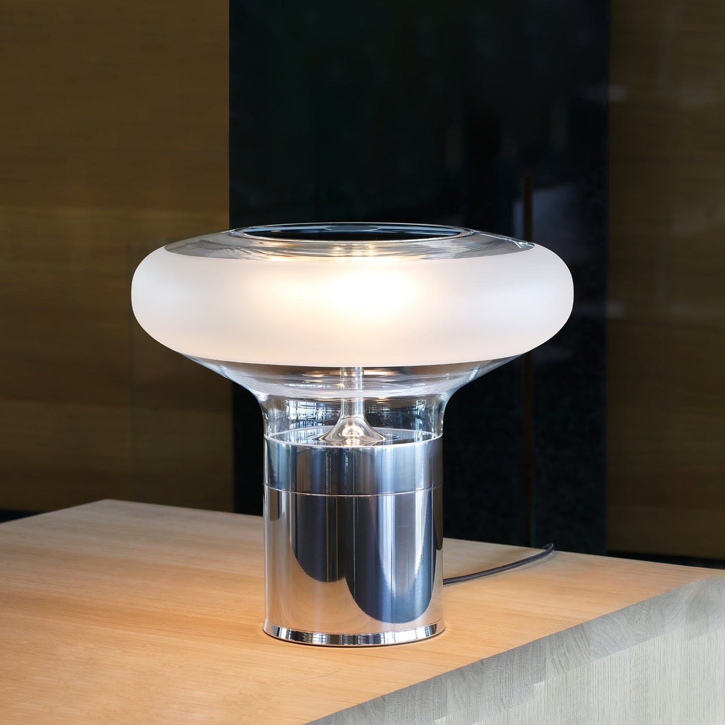 LuxeFive - Modern Table Lamp