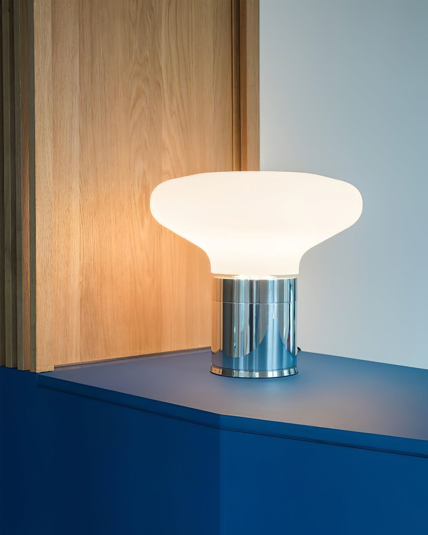 LuxeFive - Modern Table Lamp