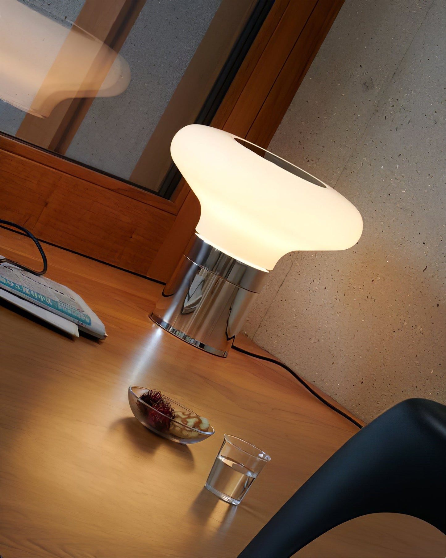 LuxeFive - Modern Table Lamp