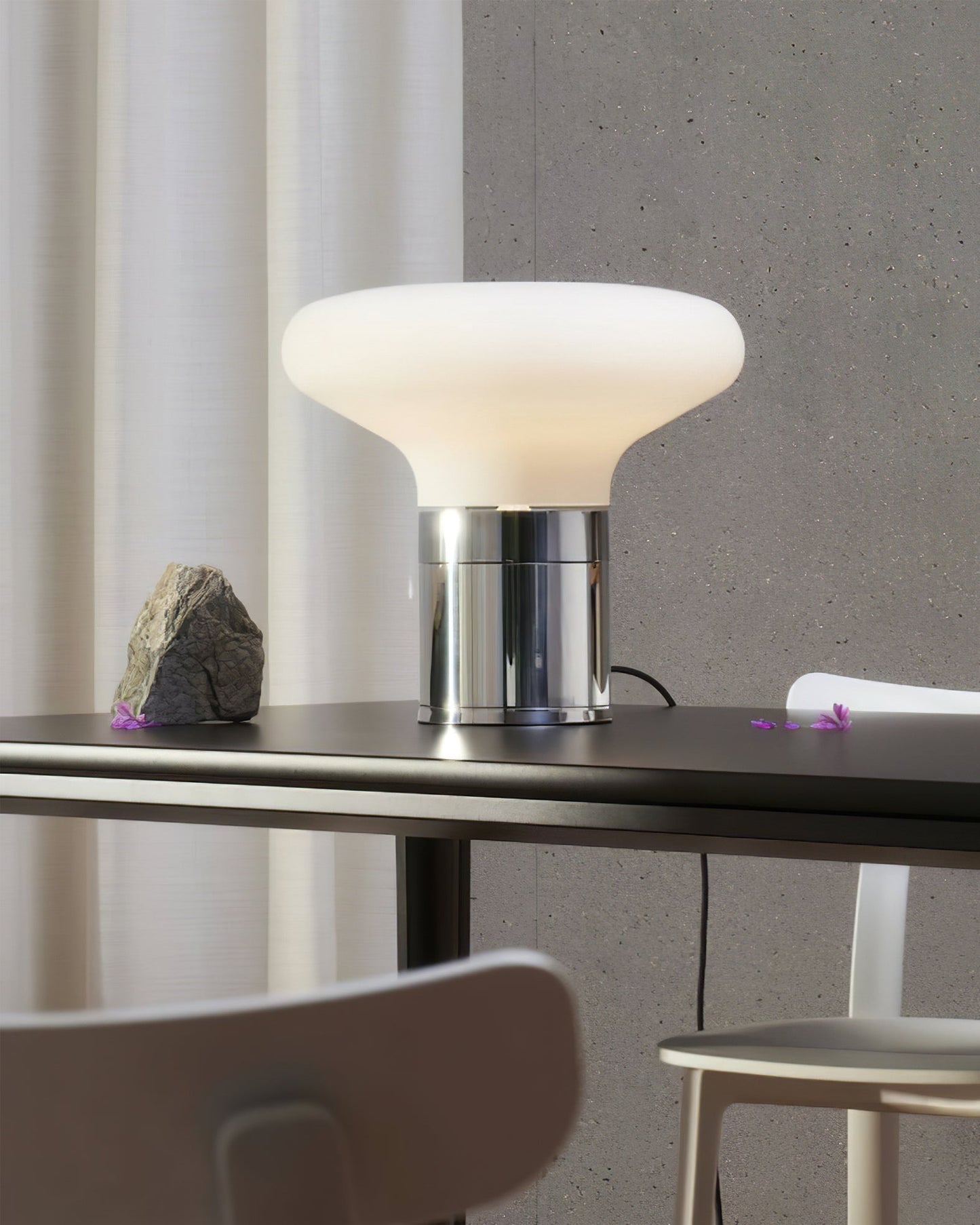 LuxeFive - Modern Table Lamp
