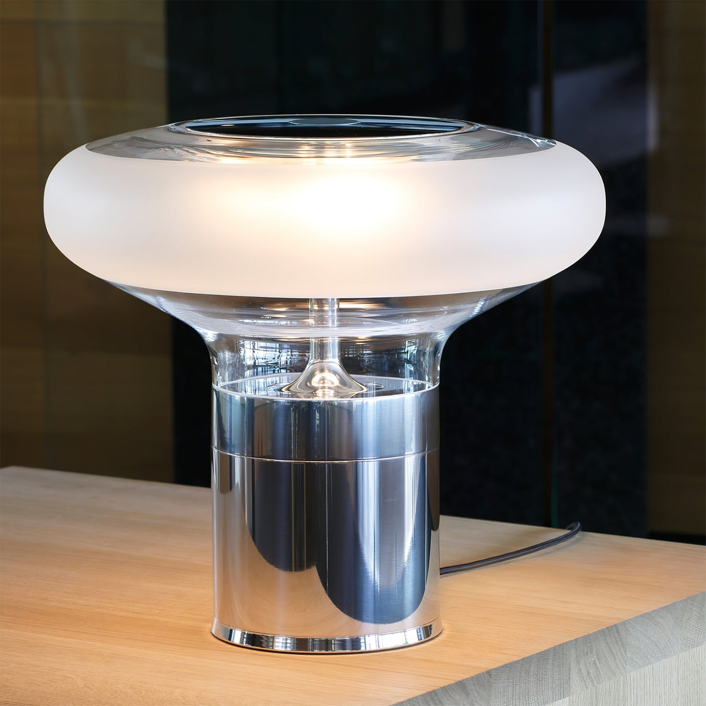 LuxeFive - Modern Table Lamp