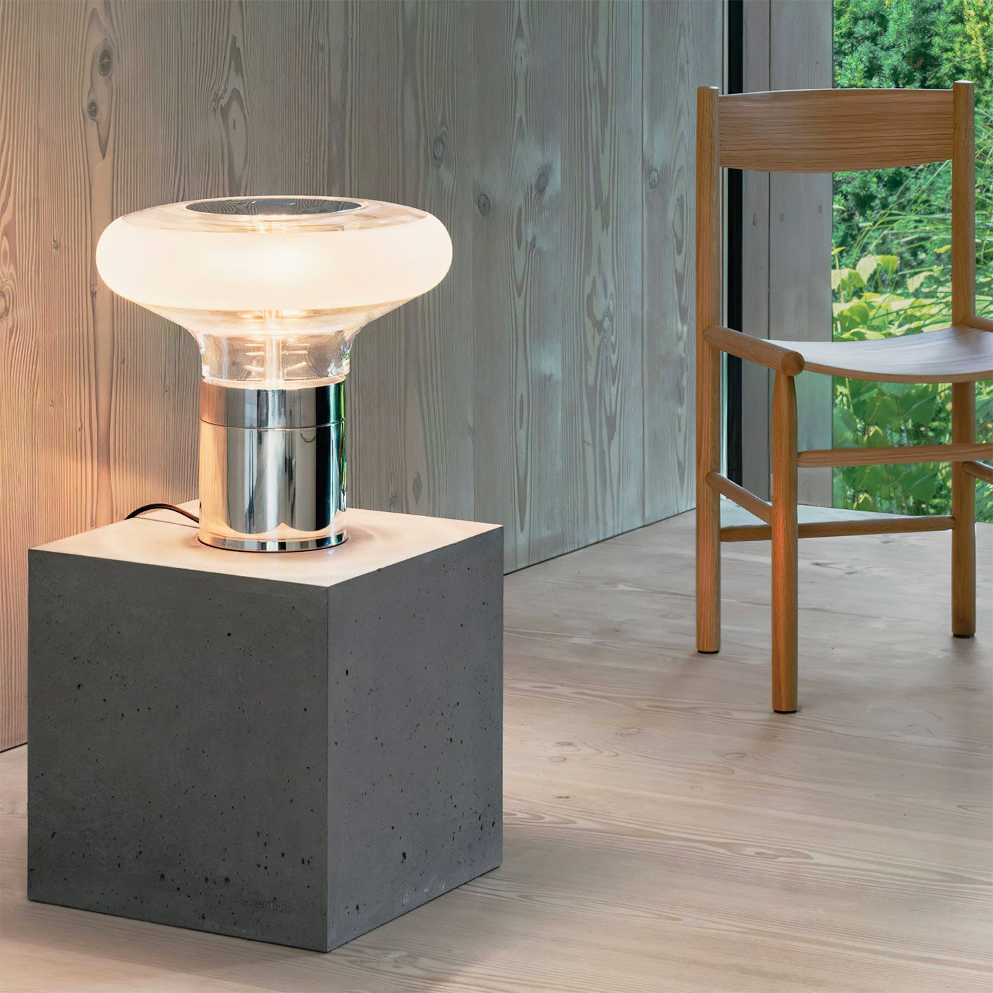 LuxeFive - Modern Table Lamp