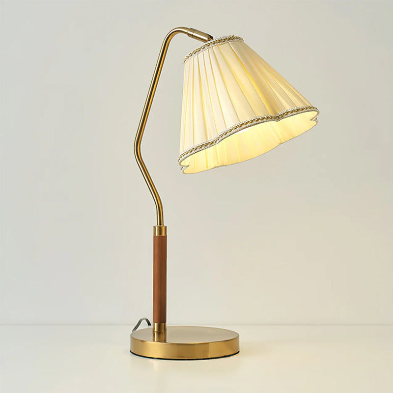 GlamourLux – Lampada da tavolo in tessuto lussuoso