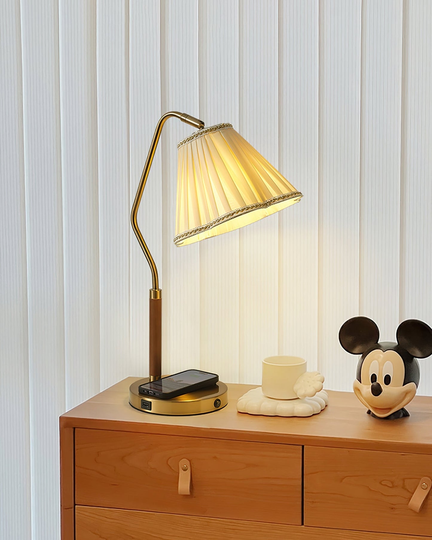 GlamourLux – Lampada da tavolo in tessuto lussuoso
