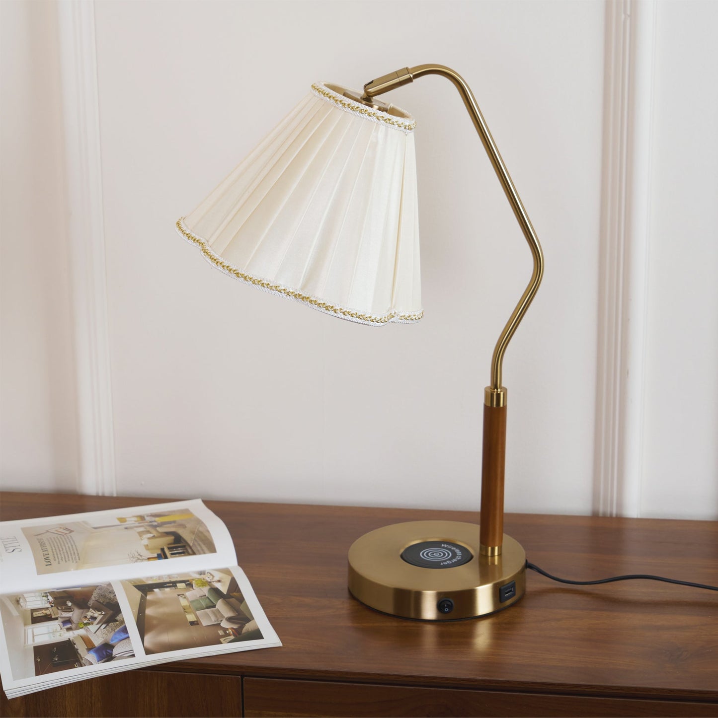 GlamourLux – Lampada da tavolo in tessuto lussuoso