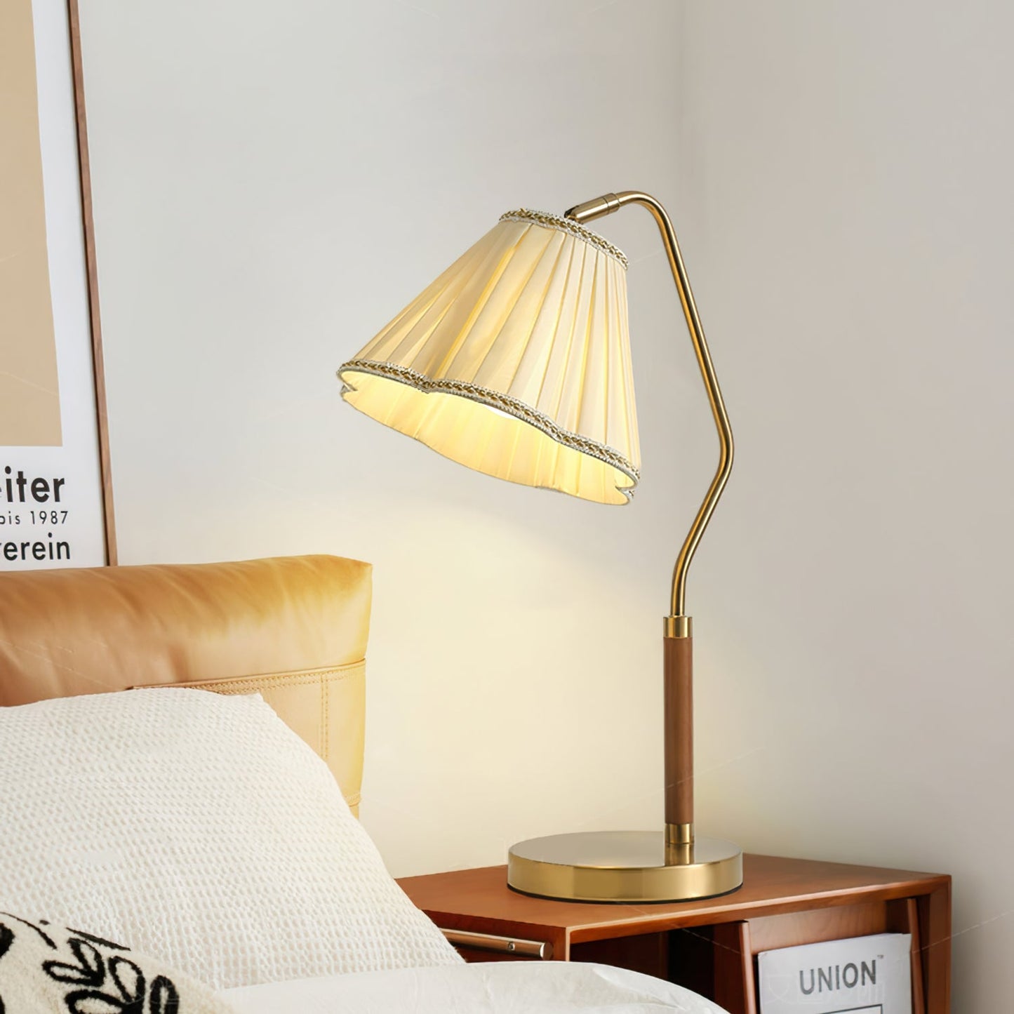 GlamourLux – Lampada da tavolo in tessuto lussuoso