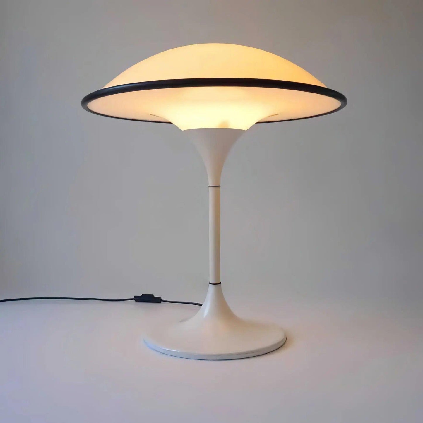 FontanaBeam - Elegant Scandinavian Table Lamp
