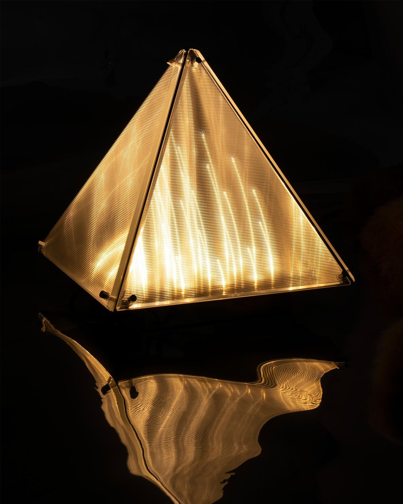 ShineBurst - Elegant Lamp