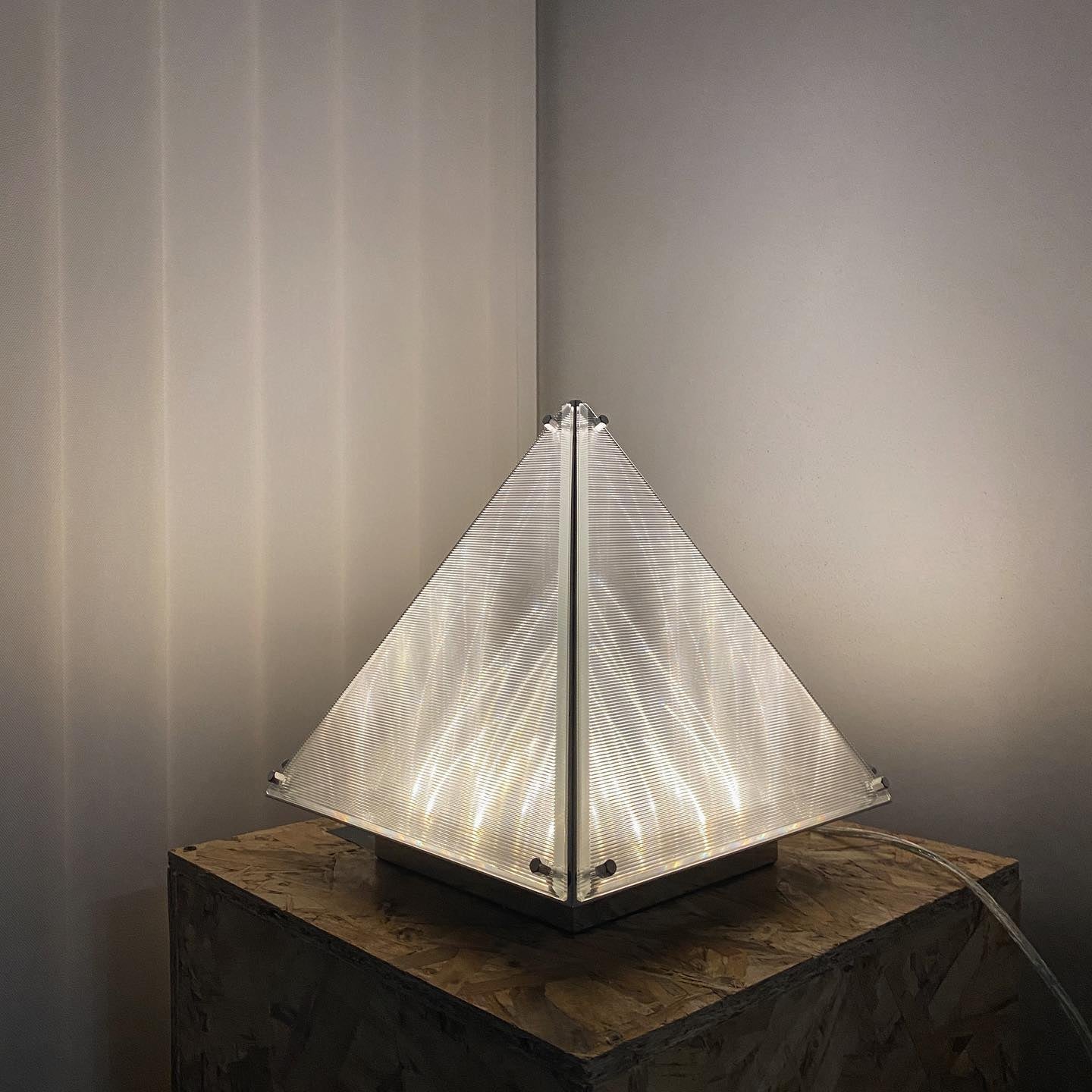 ShineBurst - Elegant Lamp