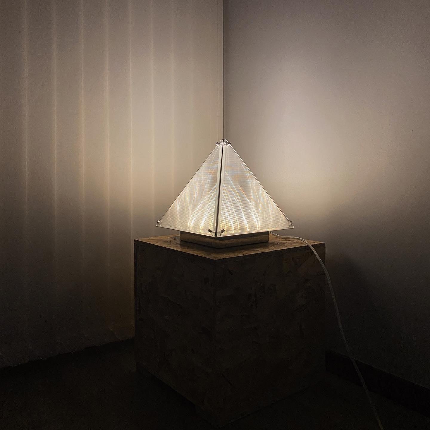 ShineBurst - Elegant Lamp