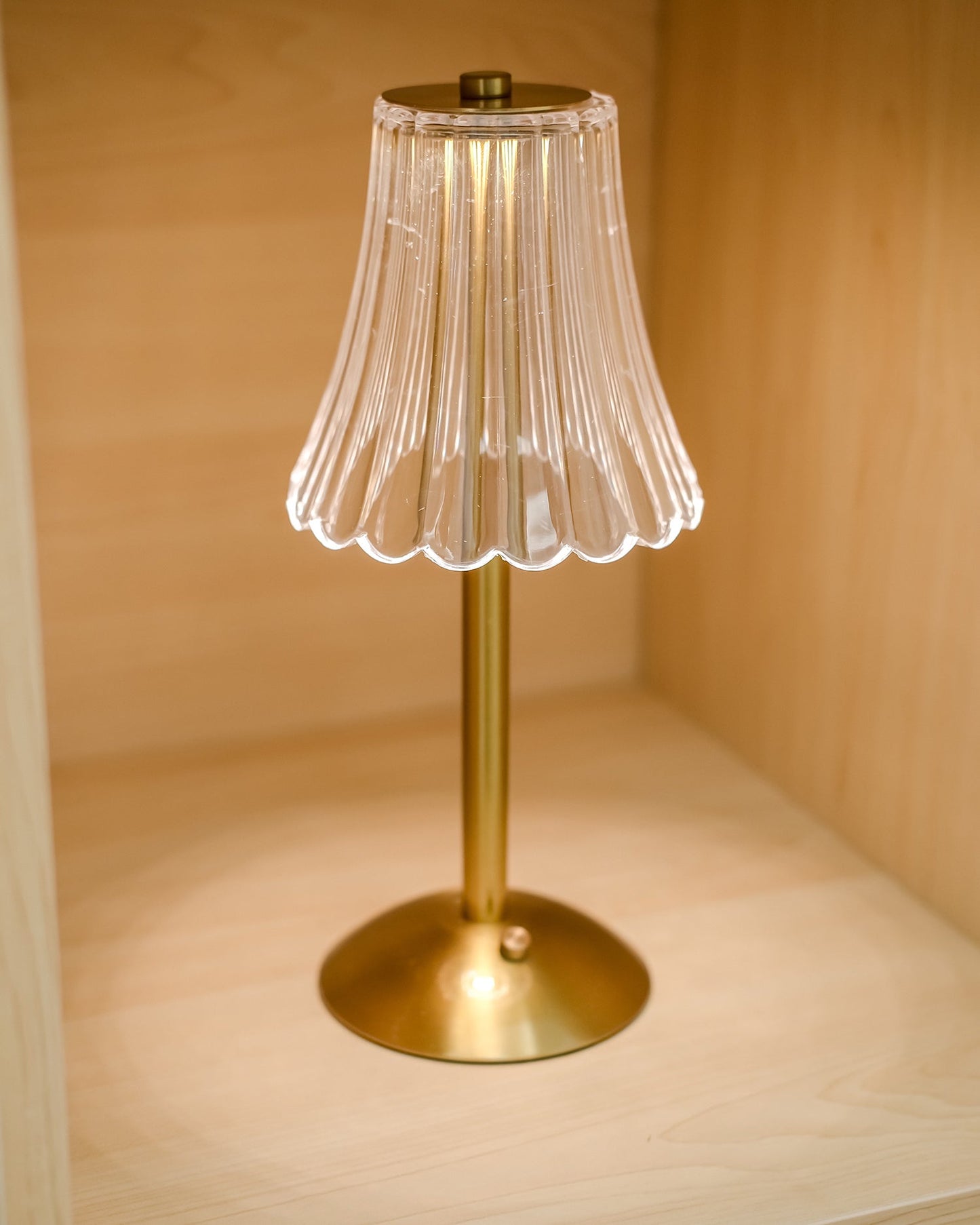 RadiantGold – Elegant Portable Table Lamp