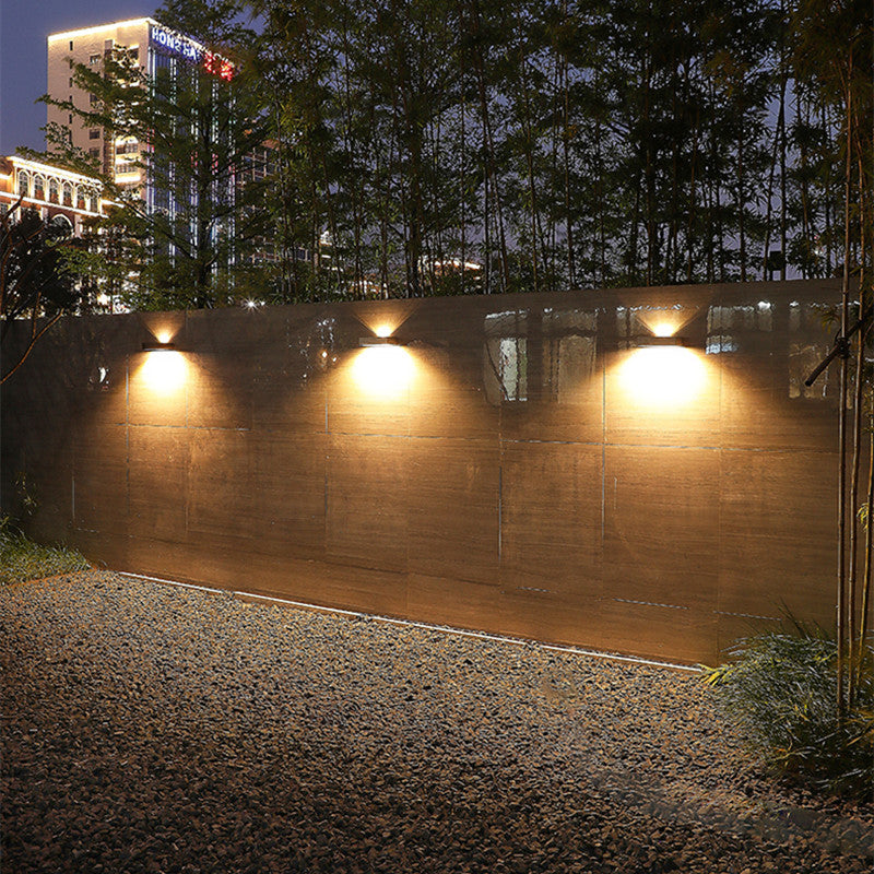 EcoShine – Moderne Solar Up-Down Außenlampe