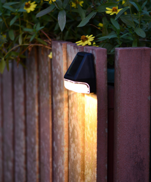 SolarAura – Chic Solar Outdoor Light for a Warm Glow