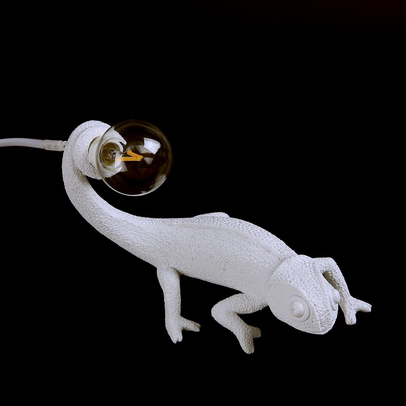 GlowLizard - Lampada da tavolo in resina a forma di lucertola