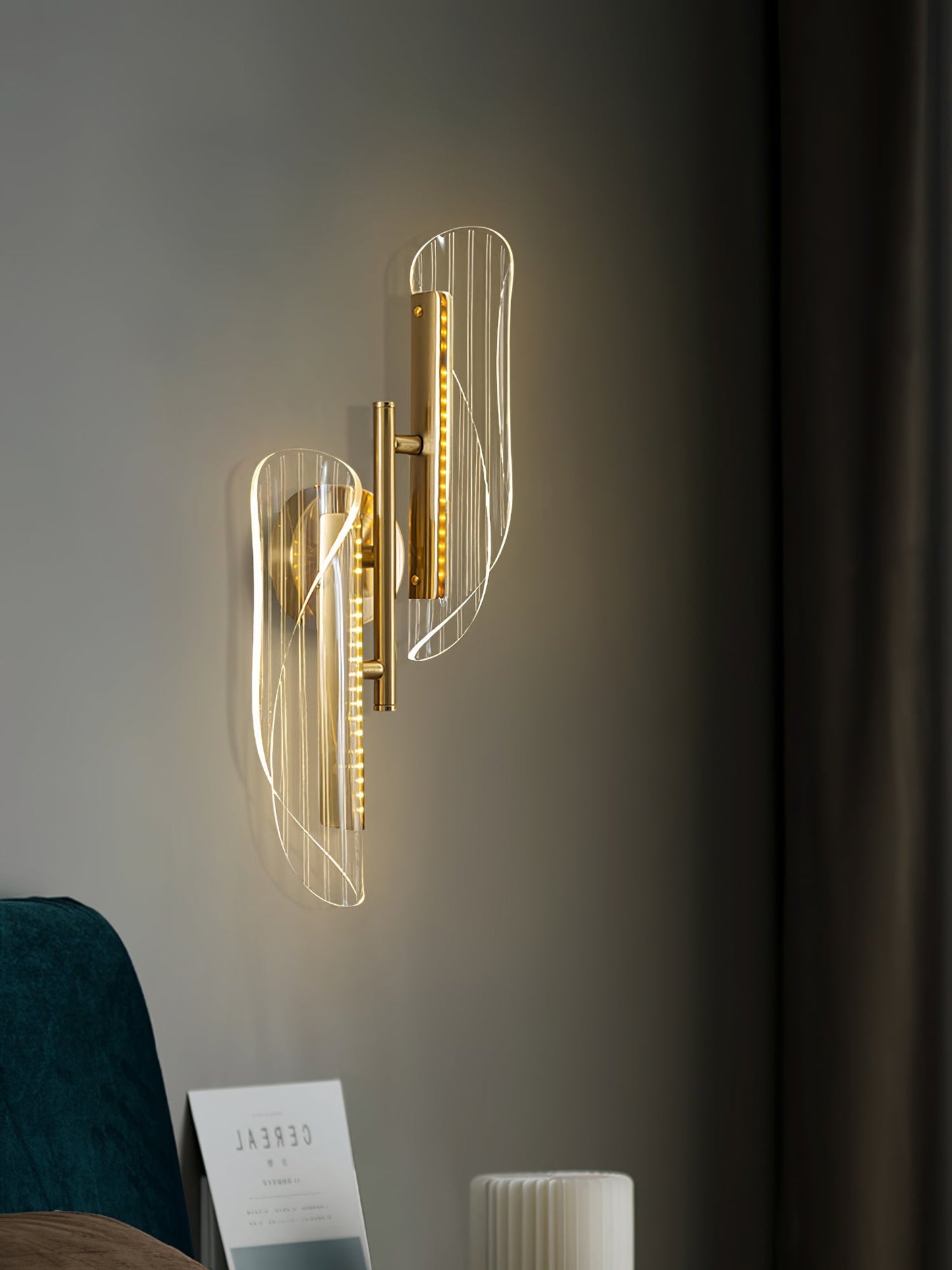 CrystalAura – Applique a cristallo scintillante per un tocco glamour
