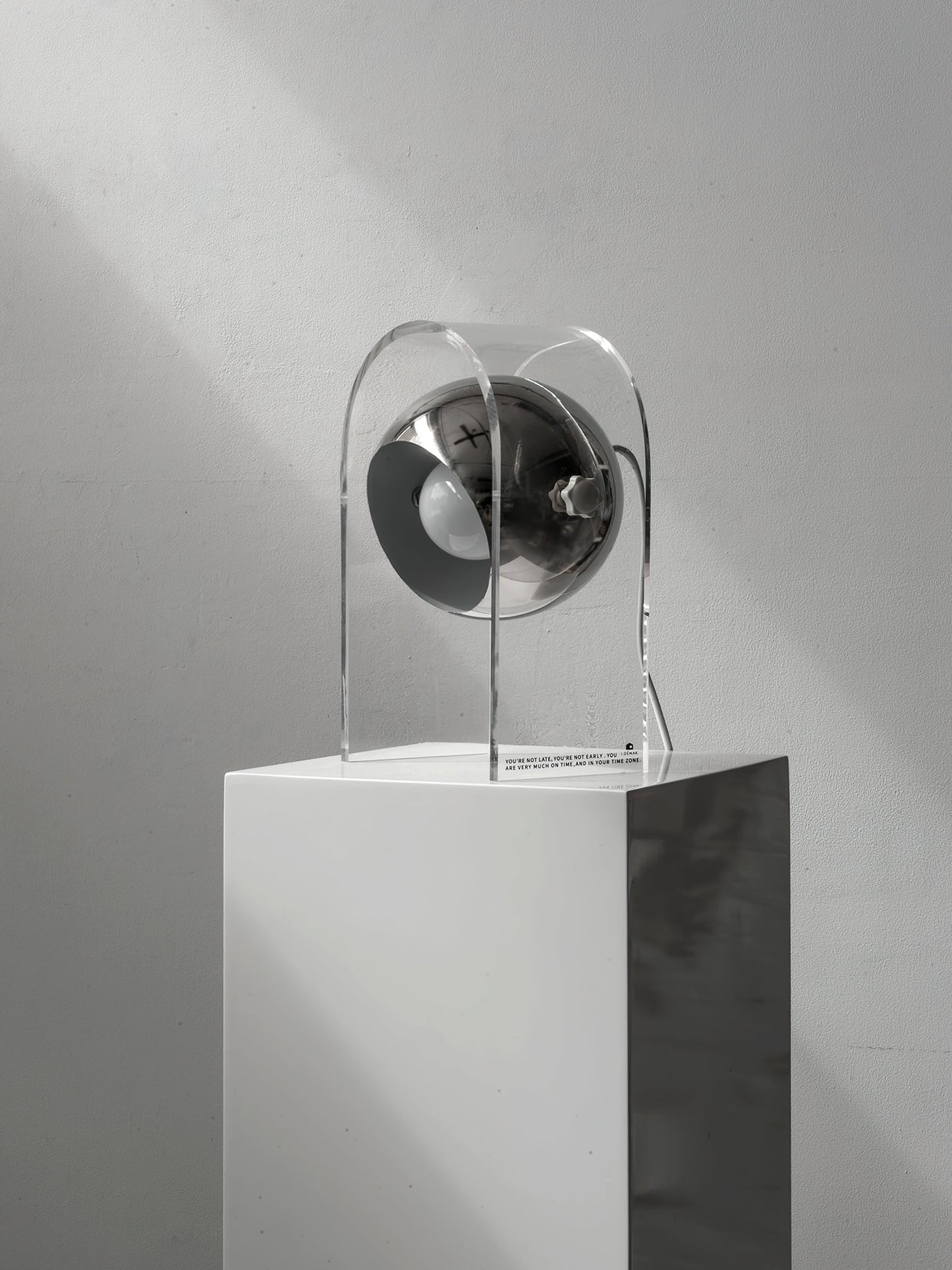 LuxeTouch - Sophisticated Table Lamp with Touch Activation