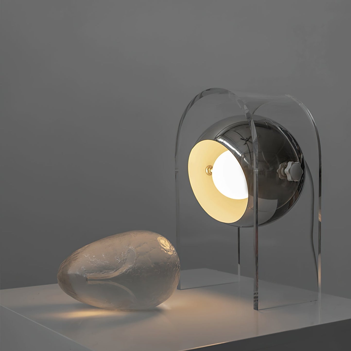 LuxeTouch - Sophisticated Table Lamp with Touch Activation