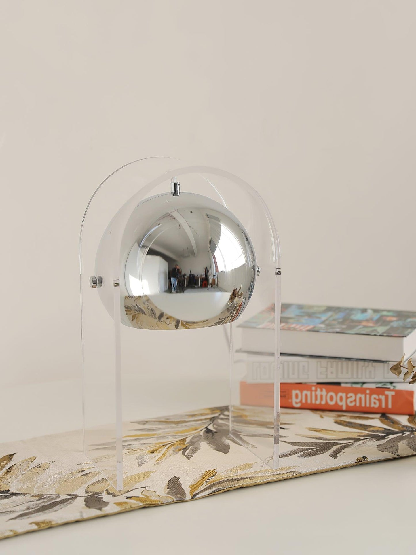 LuxeTouch - Sophisticated Table Lamp with Touch Activation