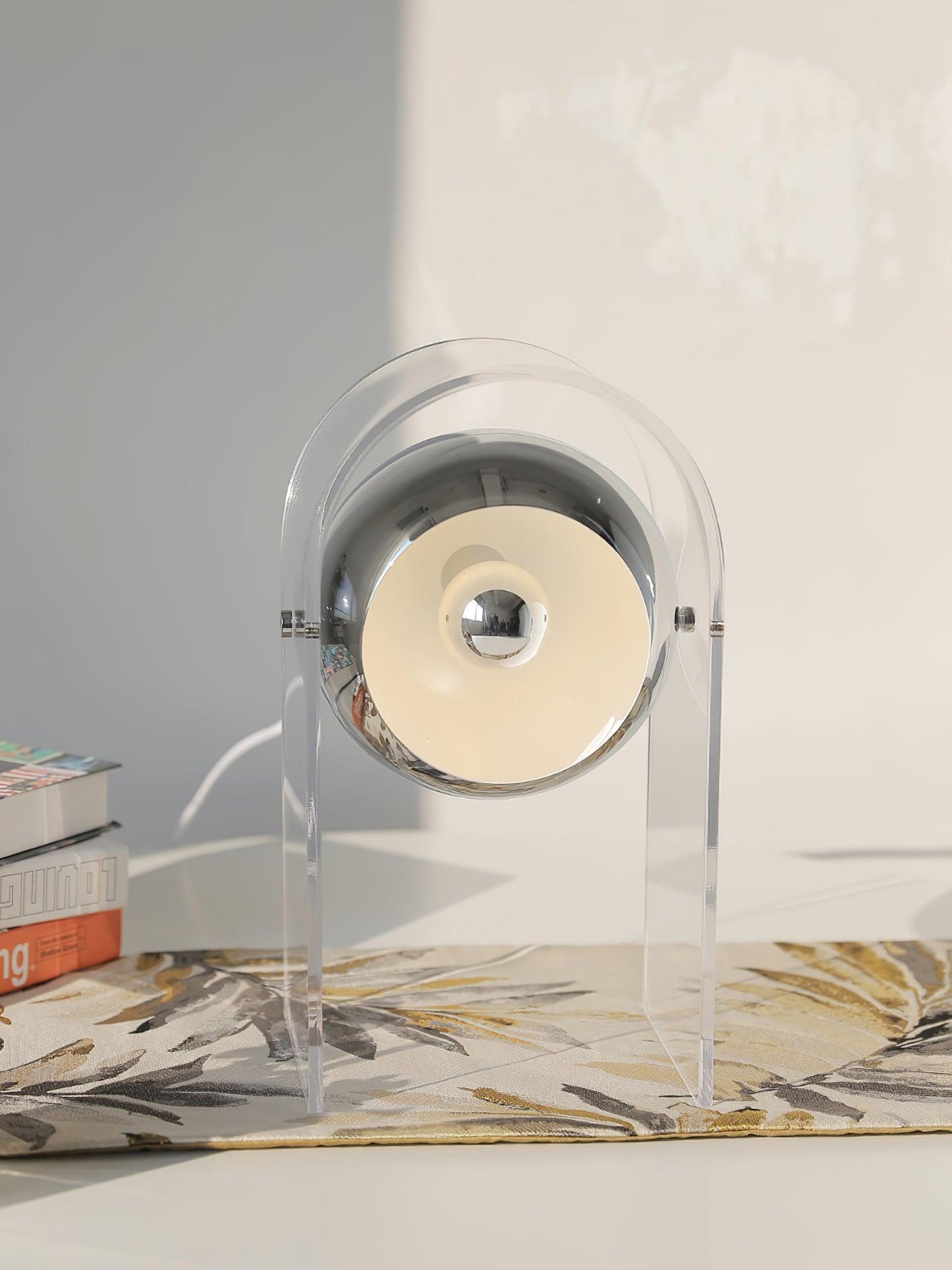 LuxeTouch - Sophisticated Table Lamp with Touch Activation