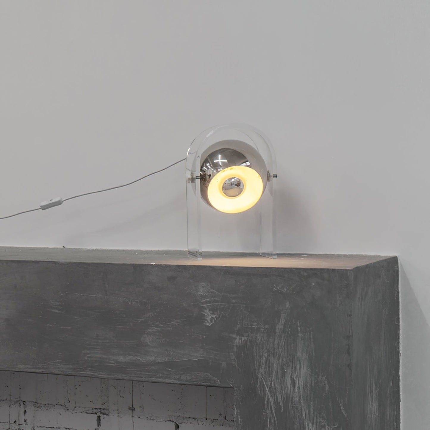 LuxeTouch - Sophisticated Table Lamp with Touch Activation
