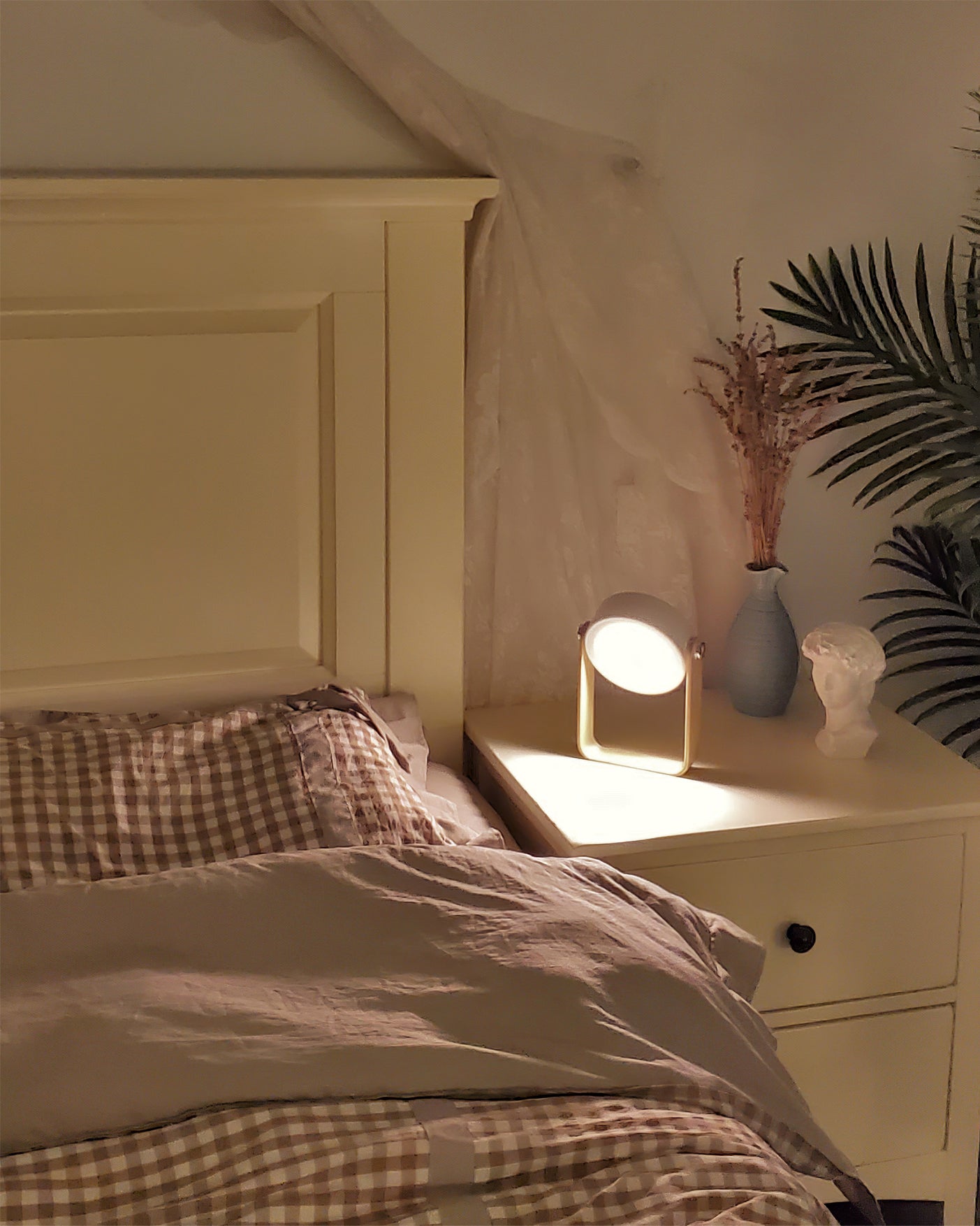 GlowLantern - Elegant Portable Table Lamp with Cozy Illumination