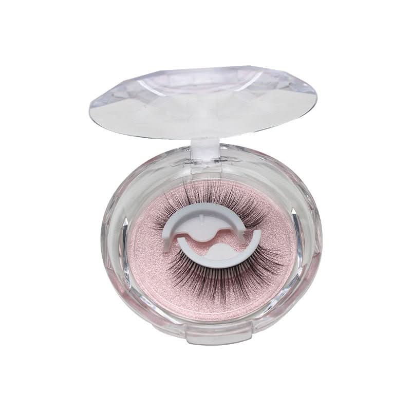 LashPerfect – Reusable self-adhesive lashes for dramatic moments 9