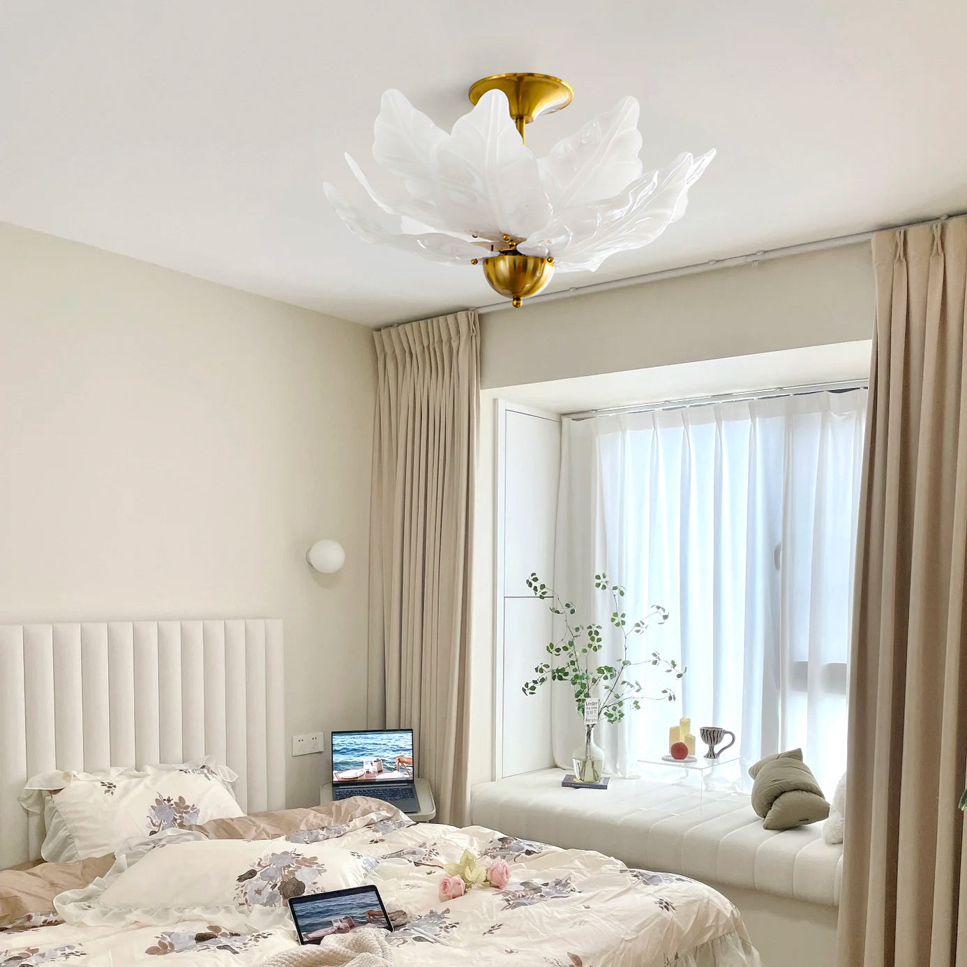 FoliageGlow - Deckenlampe mit Glasblatt-Design und sanfter Beleuchtung