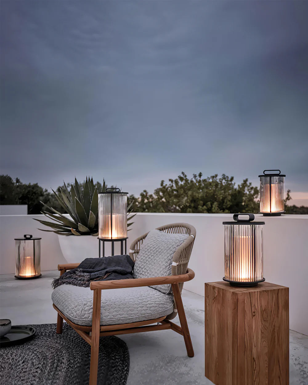 GlowSphere – Elegant Glass and Stainless Steel Garden Lamp