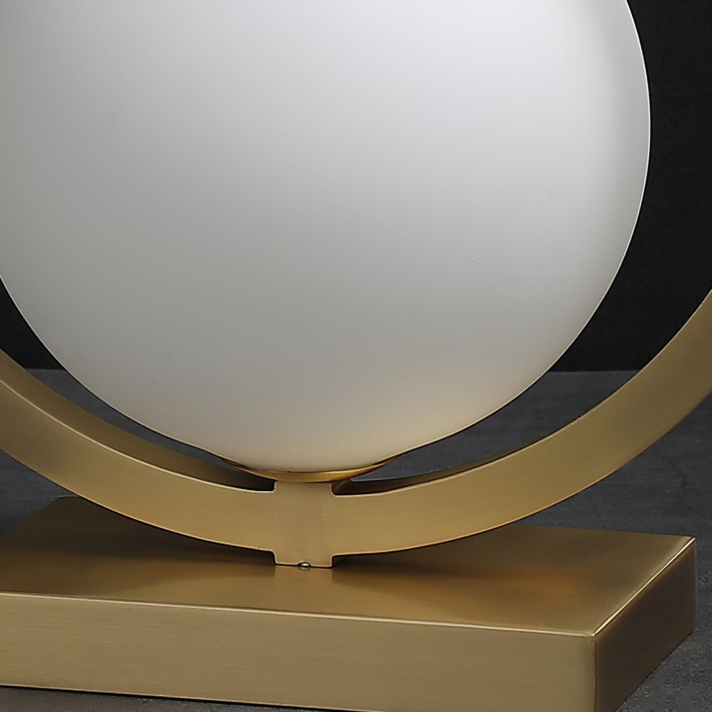 LuxeBrass - Table Lamp with Brass Touch and Atmospheric Lighting