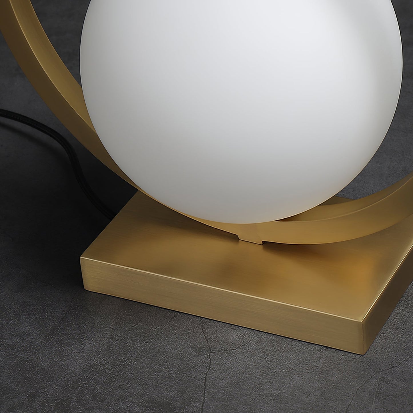 LuxeBrass - Table Lamp with Brass Touch and Atmospheric Lighting