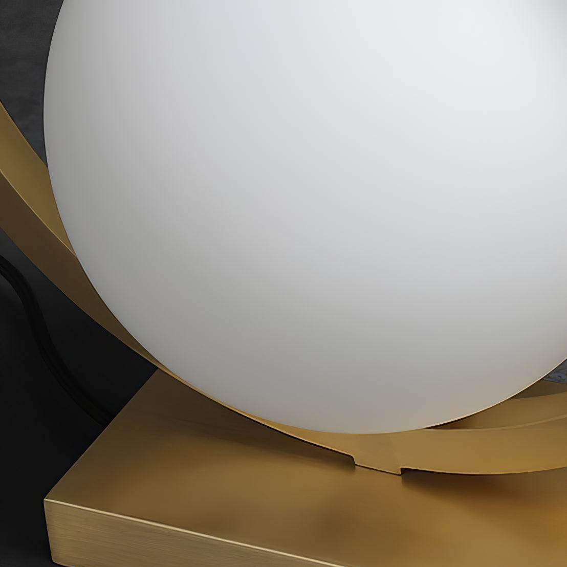 LuxeBrass - Table Lamp with Brass Touch and Atmospheric Lighting