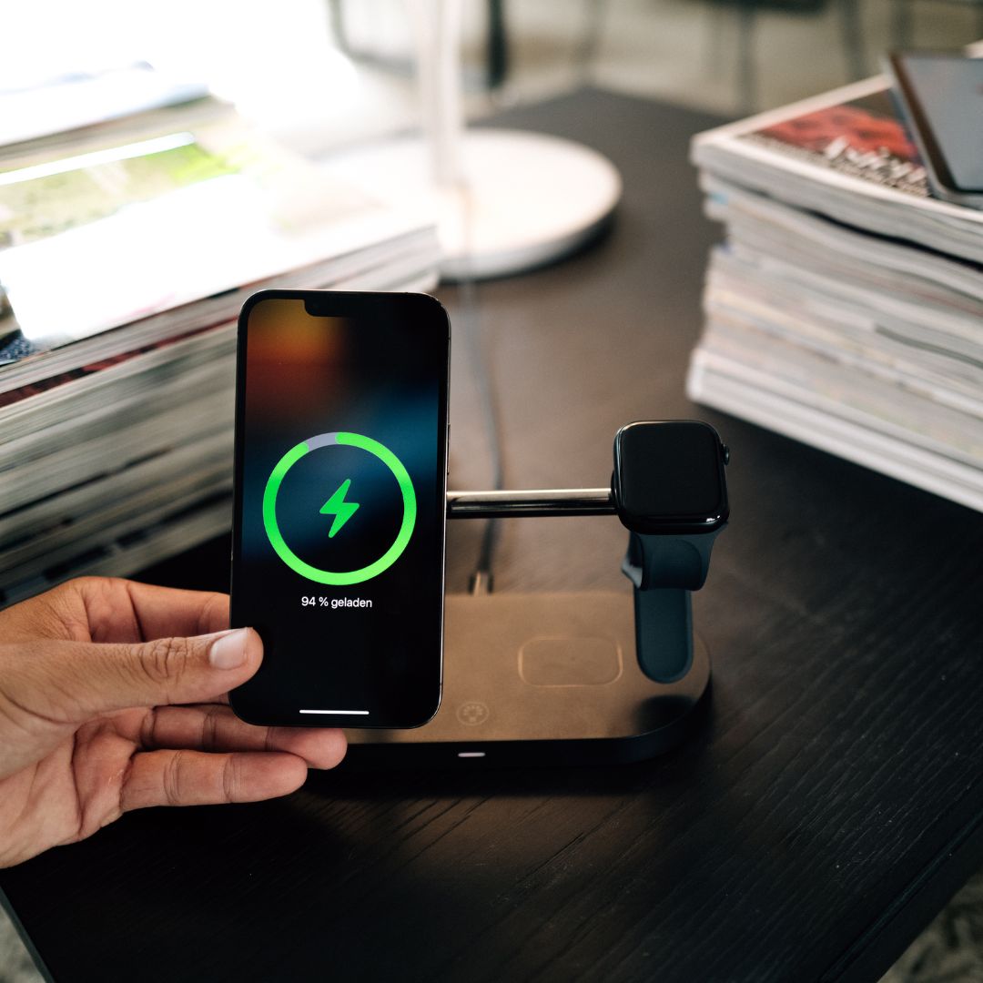 3-in-1 Wireless Charger for Smartphone, Smartwatch, and Earbuds – Fast Charging Station with Modern Design-6