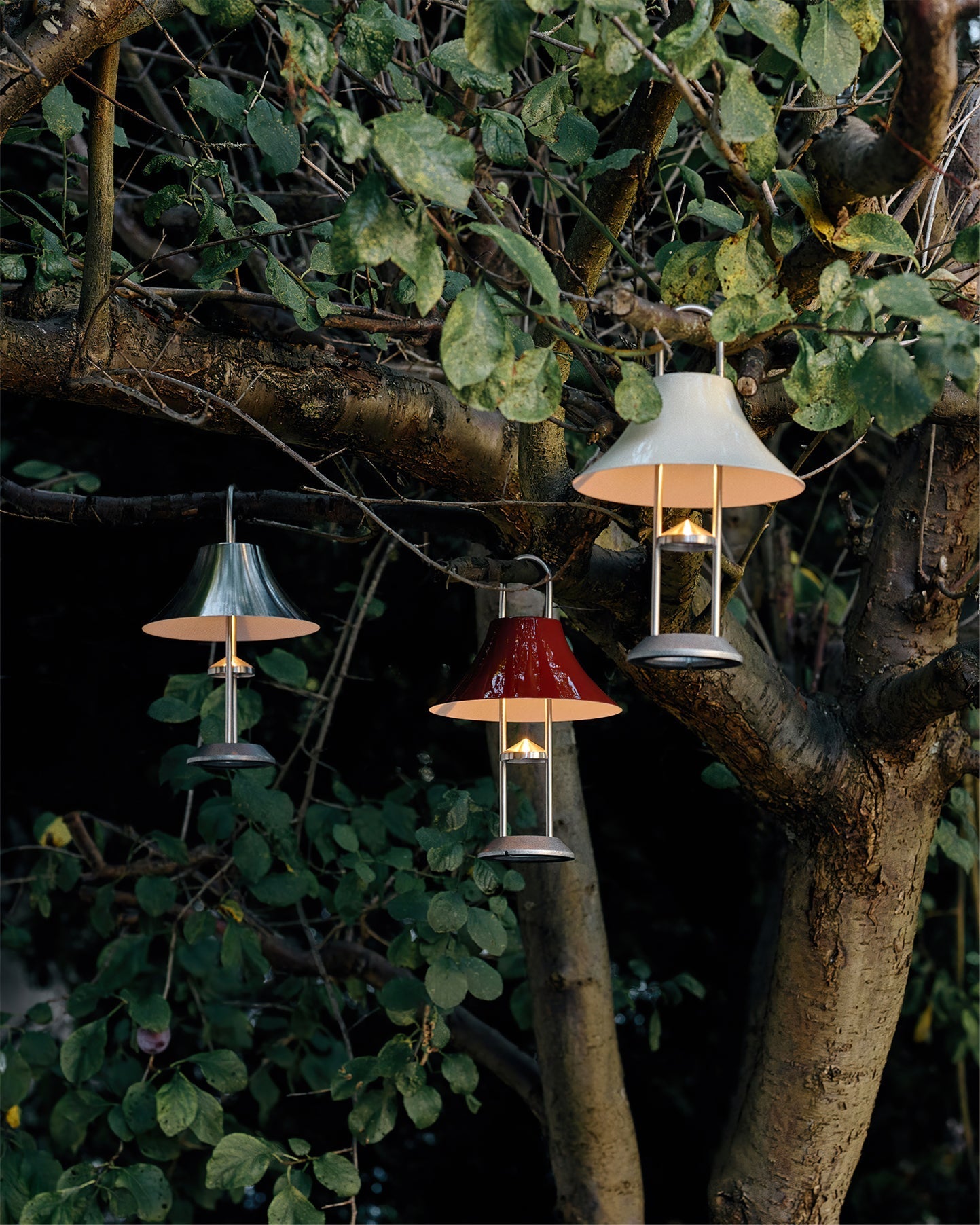 GlowCarry – Multifunctional LED Lamp with Hanging Feature