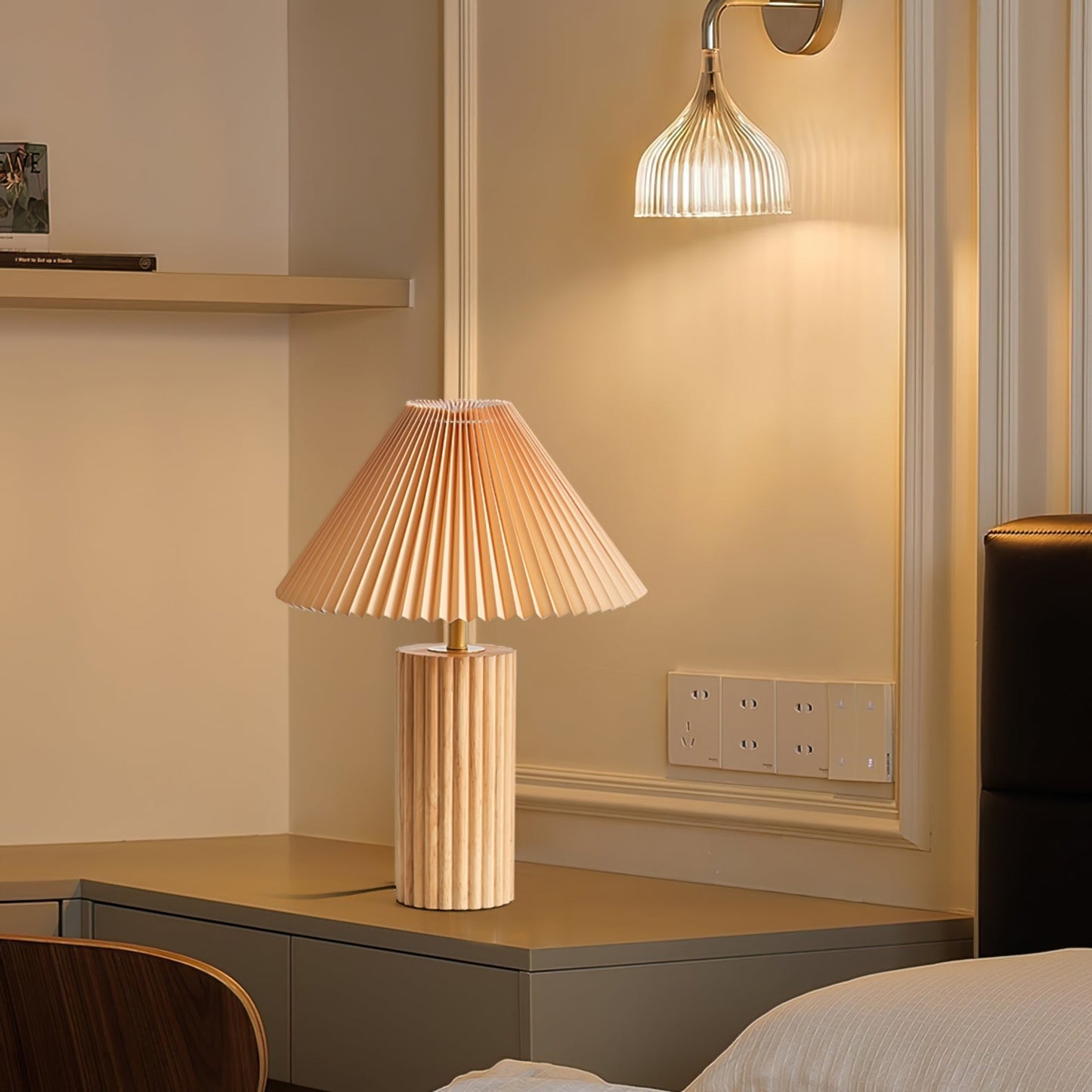 LumaNora - Elegant Table Lamp