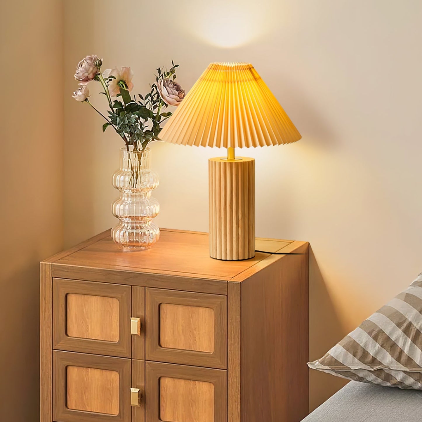 LumaNora - Elegant Table Lamp