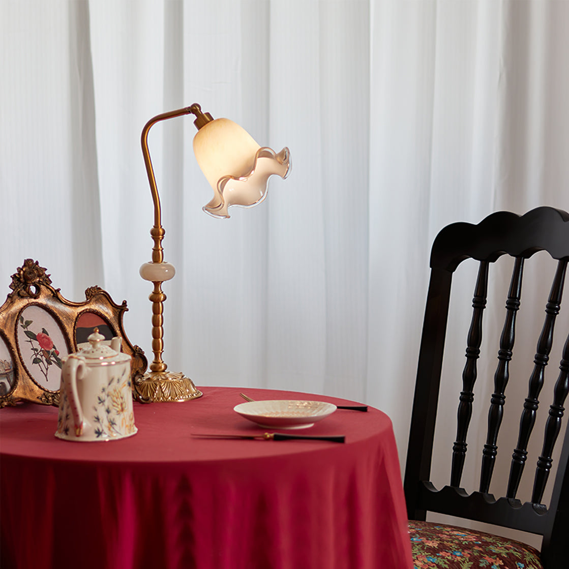 BrassAura – Lampada da Tavolo Floreale Vintage