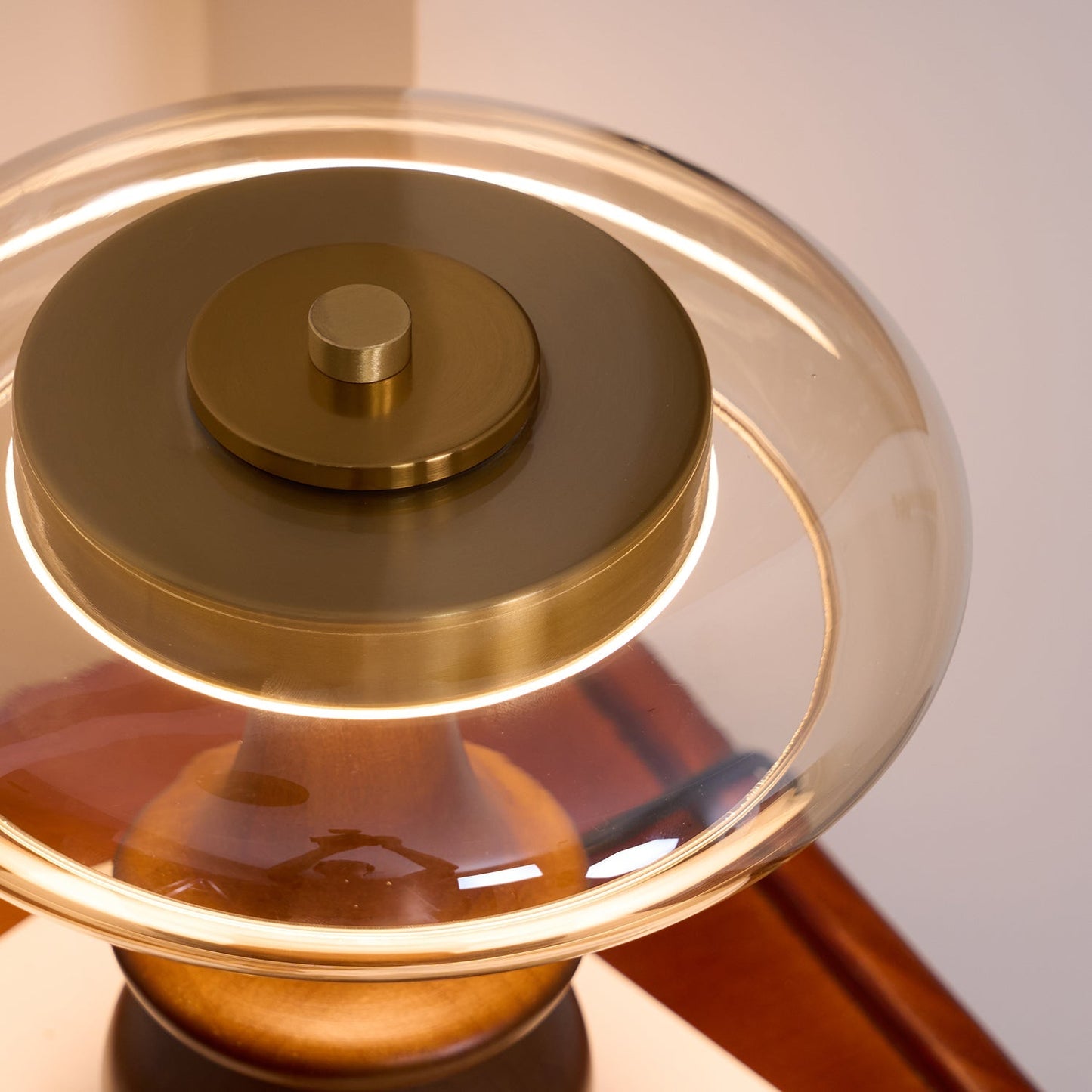GlowSphere – Lampada d'accento moderna in ambra e fumo