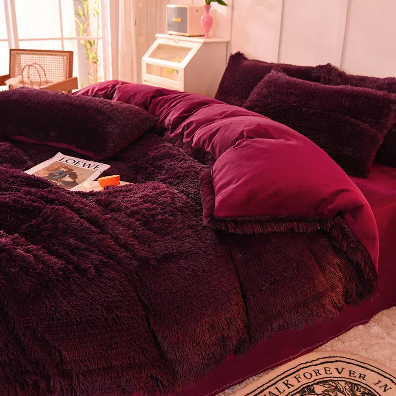 LuxeCocoon - Premium Velvet Duvet and Pillow Set