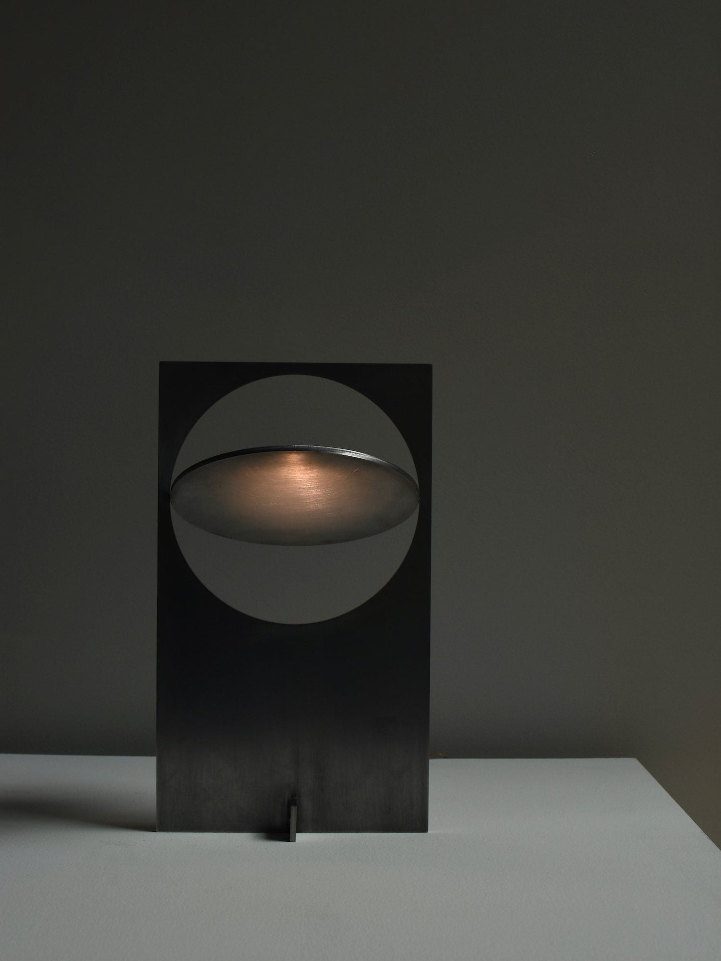 SleekShine - Minimalistische Tafel Lamp met LED Verlichting