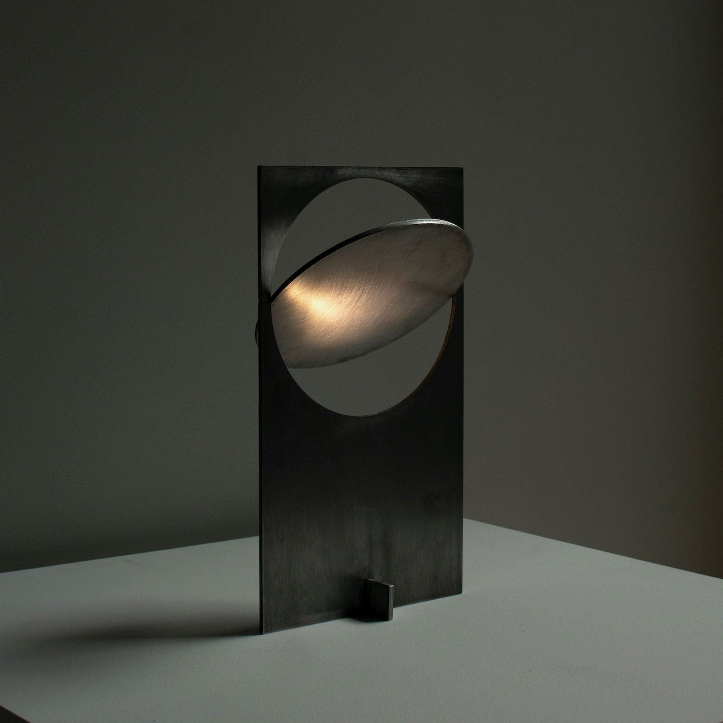 SleekShine - Minimalistische Tafel Lamp met LED Verlichting