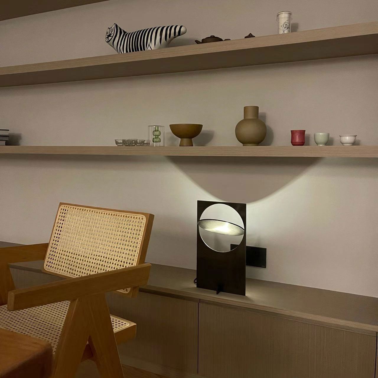 SleekShine - Minimalistische Tafel Lamp met LED Verlichting