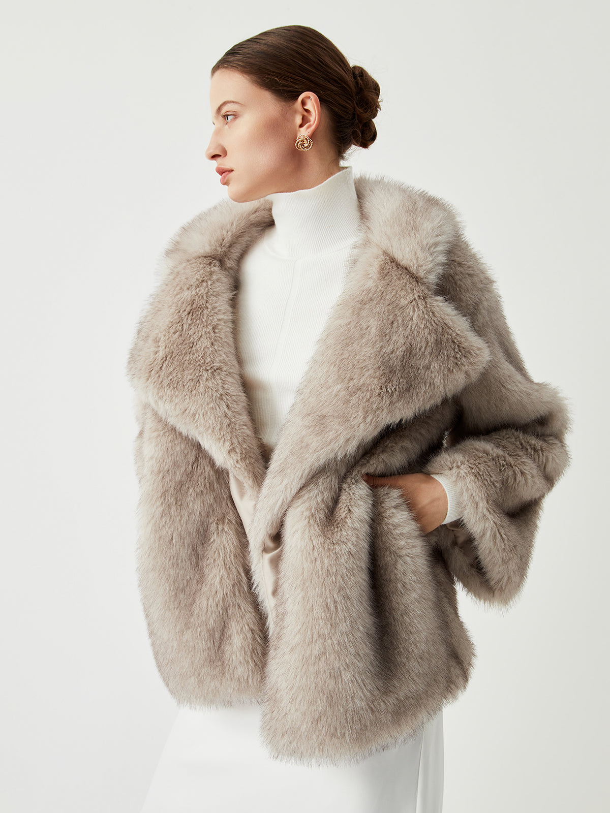 Oversized Collared Faux Fur Coat 7