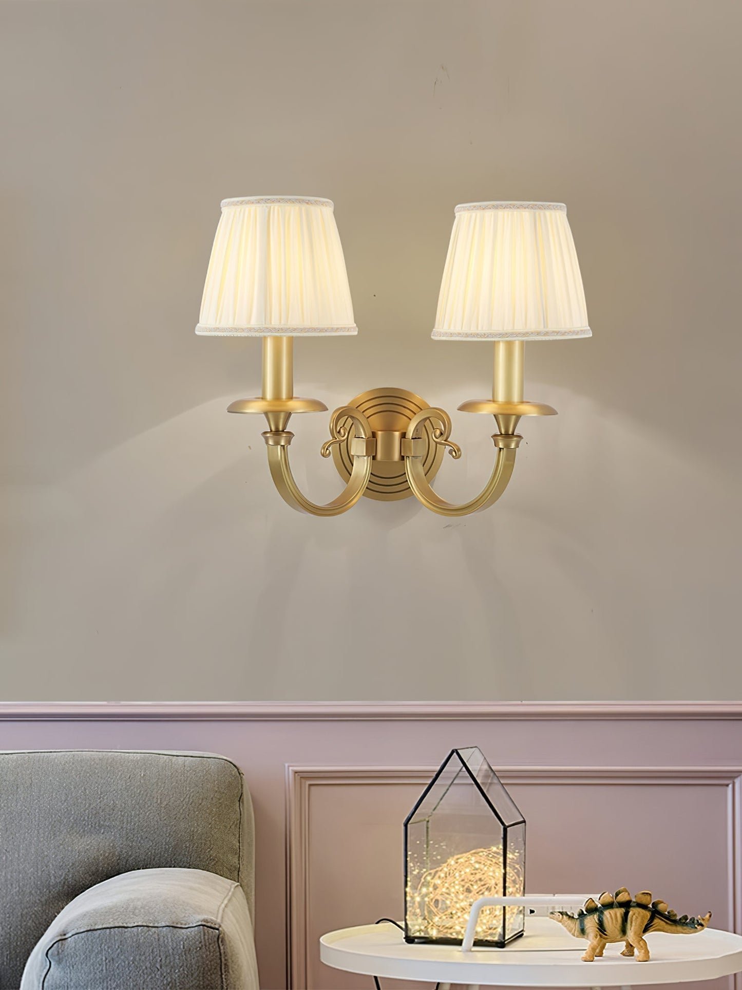 GlowRoyale – Elegante Lampada da Parete Dorata per Illuminazione Regale