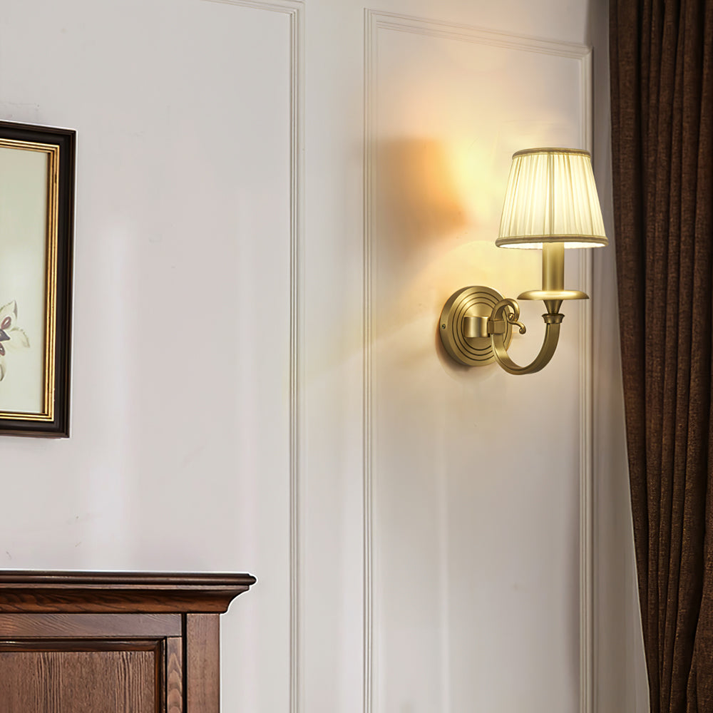 GlowRoyale – Elegante Lampada da Parete Dorata per Illuminazione Regale